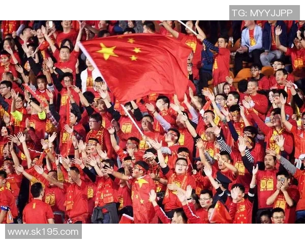 上海足球队快攻战术解析与战绩提升的深度探讨 上海足球队快攻战术解析与战绩提升的深度探讨