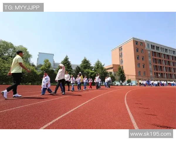 学生队与甘美奥的激烈对决展现青春风采与团队精神的碰撞