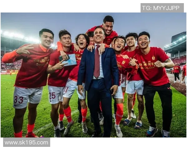 2013年广州恒大与巴塞罗那巅峰对决回顾及赛事精彩瞬间分析