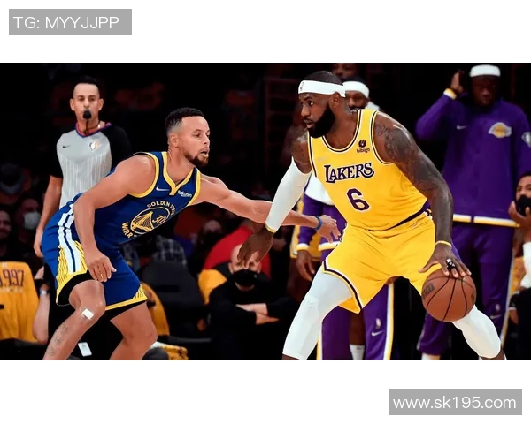 火箭队与湖人队激战正酣NBA赛场精彩对决引发球迷热议