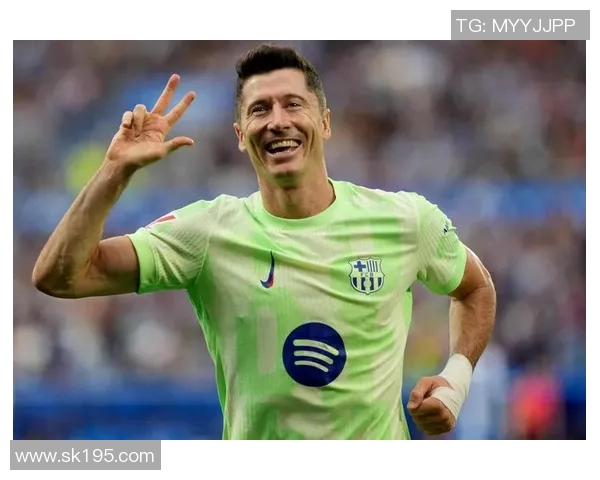 莱万重返老东家引发争议拜仁球迷怒斥其忘恩负义情绪高涨 莱万重返老东家引发争议拜仁球迷怒斥其忘恩负义情绪高涨