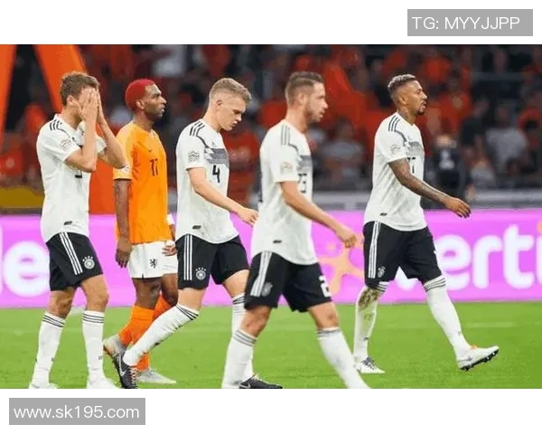 伯尔尼青年队迎战曼联队双方实力对决引发球迷热议 伯尔尼青年队迎战曼联队双方实力对决引发球迷热议