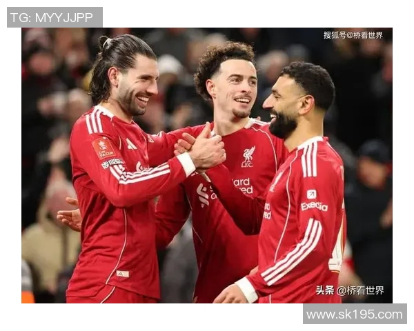 利物浦与中日德兰激战正酣比分悬念不断引发球迷热议